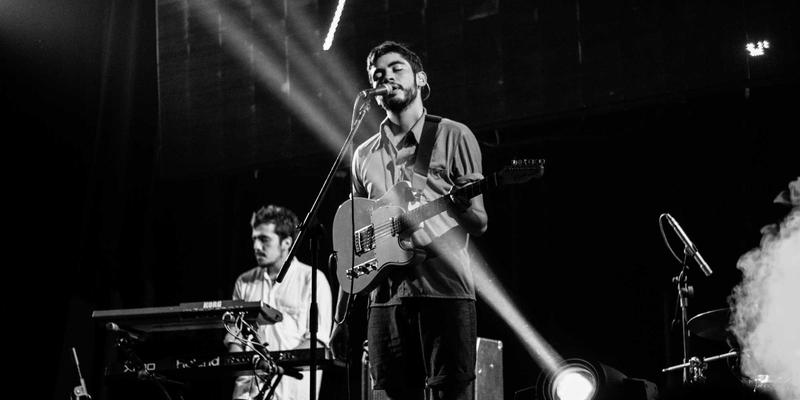 从地址枯竭到万物互联：IPv6规模化部署中的网络技术革新、DNS管理挑战与网络安全新范式